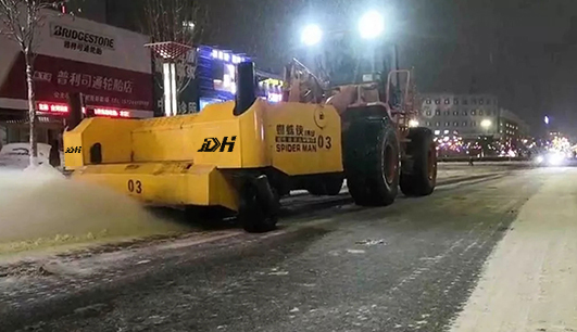 因为有你，这个雪天不在寒冷，除雪保障——乐动体育·（中国）体育官方网站
为您服务(图2)